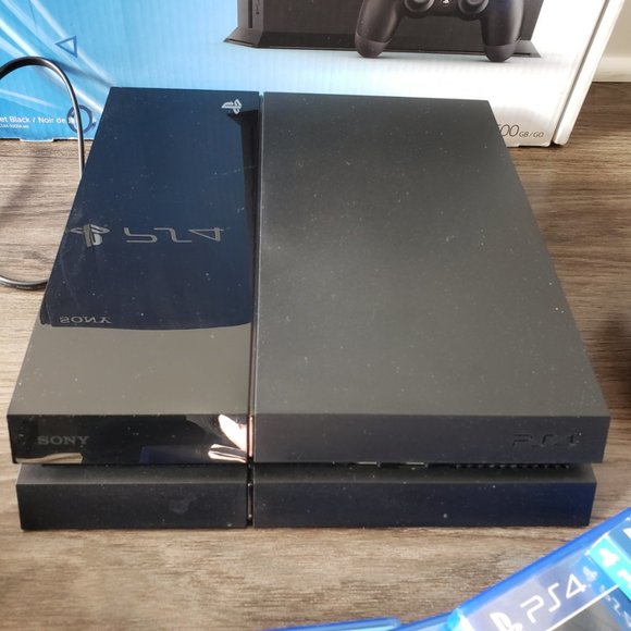 PS4 1TB + 11 games, 3 controllers, wireless charging station - Picture 6 of 6